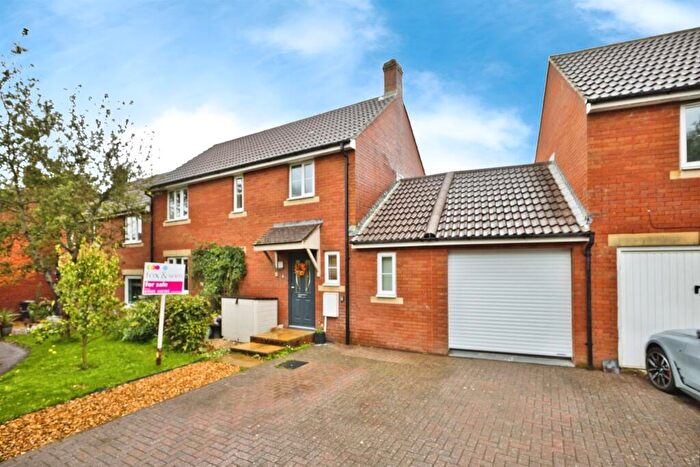 3 Bedroom Semi-Detached House For Sale In Dore Close, Yeovil, BA21