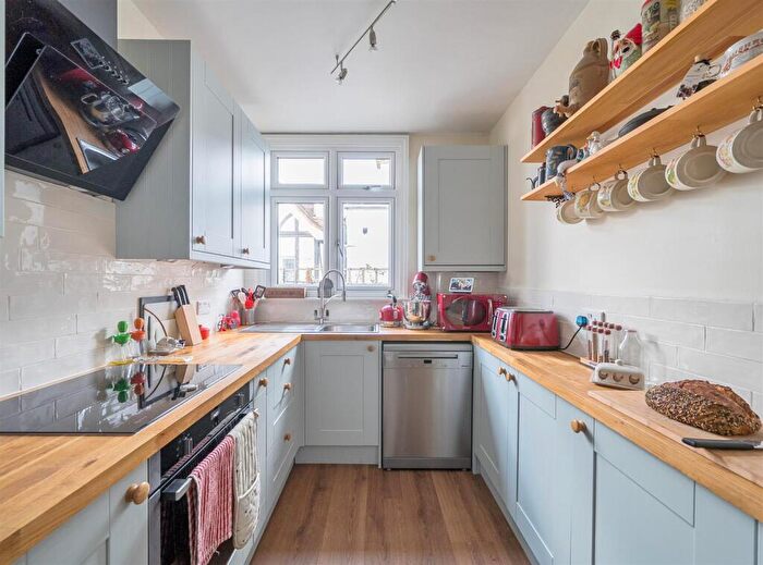 2 Bedroom Flat For Sale In Mapesbury Road, London, NW2