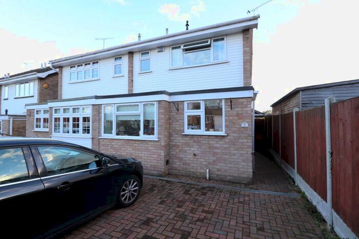 3 Bedroom House To Rent In Pilgrims Hatch - Brentwood, CM15