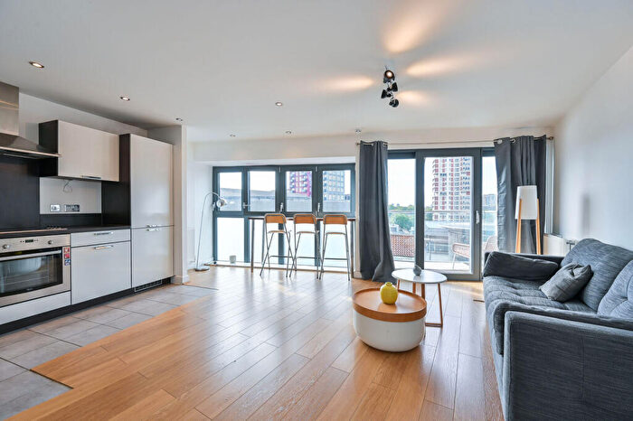 2 Bedroom Flat For Sale In Surrey Quays Road, Canada Water, London, SE16