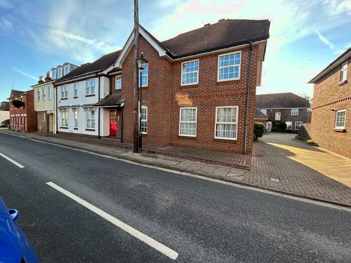 2 Bedroom Flat To Rent In East Street, Titchfield Village, Fareham, PO14