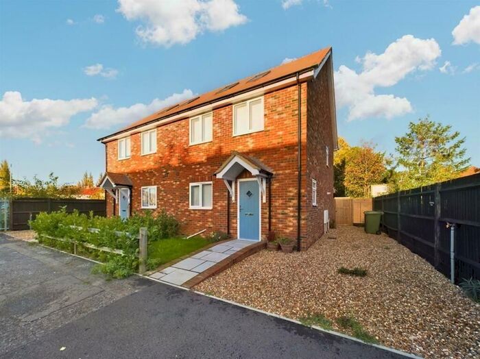 3 Bedroom Semi-Detached House To Rent In Staines-Upon-Thames, Surrey, TW19