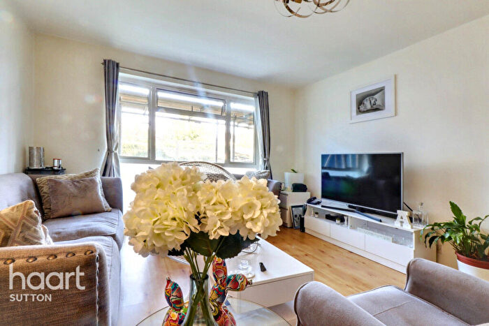 2 Bedroom Flat For Sale In Thicket Road, Sutton, SM1
