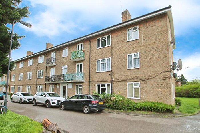 3 Bedroom Flat To Rent In Grove Avenue, Pinner, HA5