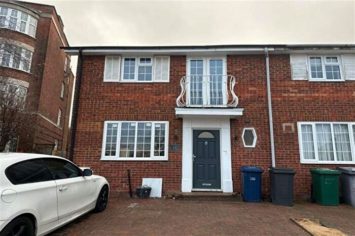 3 Bedroom House To Rent In Prothero Gardens, Hendon, NW4