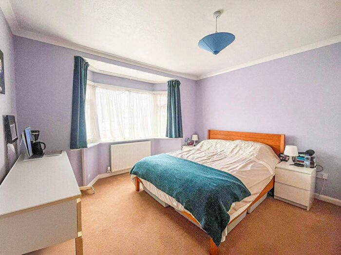 2 Bedroom Semi-Detached Bungalow For Sale In Rectory Road, Hawkwell, SS5