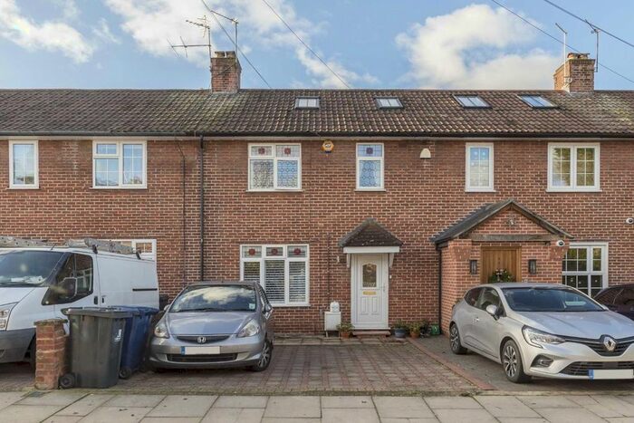 4 Bedroom Property To Rent In Harp Road, London, W7