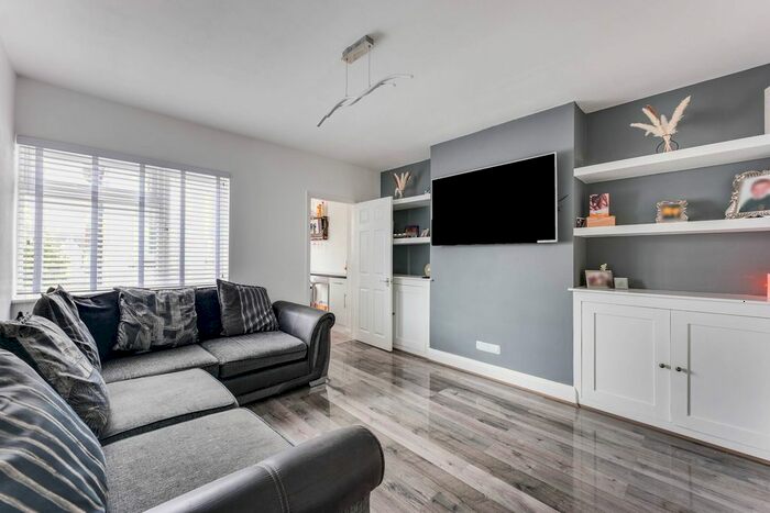 3 Bedroom Flat To Rent In London Road, Leigh-On-Sea, SS9