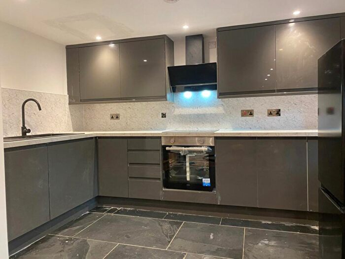 4 Bedroom End Of Terrace House For Sale In Sunbury, The Barn., PL26