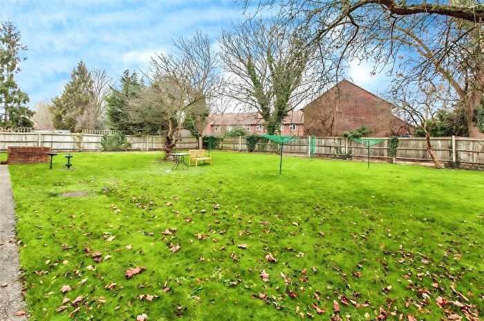 2 Bedroom Flat To Rent In Budebury Road, Staines-Upon-Thames, Surrey, TW18