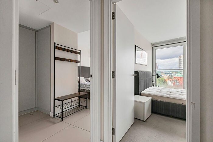 2 Bedroom Flat For Sale In City Road, London, EC1Y