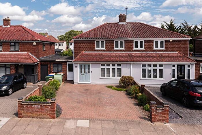 3 Bedroom Semi Detached House For Sale In The Pantiles, Bexleyheath, DA7