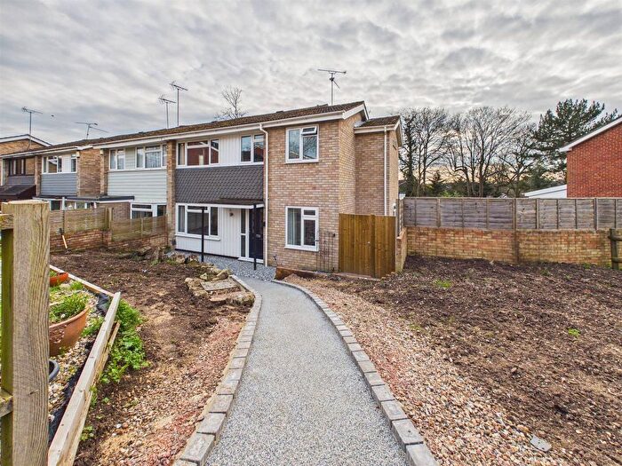 4 Bedroom Semi Detached House For Sale In Fircroft Close, Tilehurst, Reading, RG31