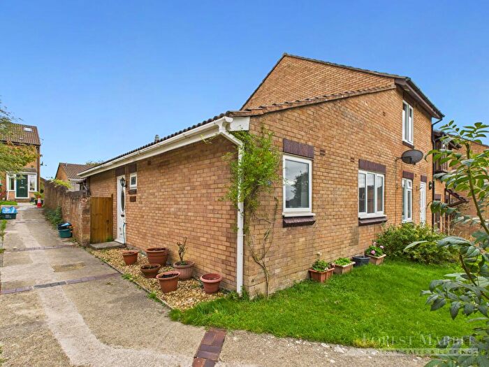 2 Bedroom Bungalow For Sale In Aspen Close, Frome, BA11