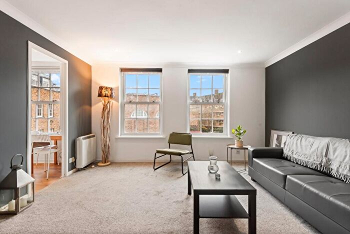 1 Bedroom Flat To Rent In Brunel Lodge, Vicarage Crescent, SW11