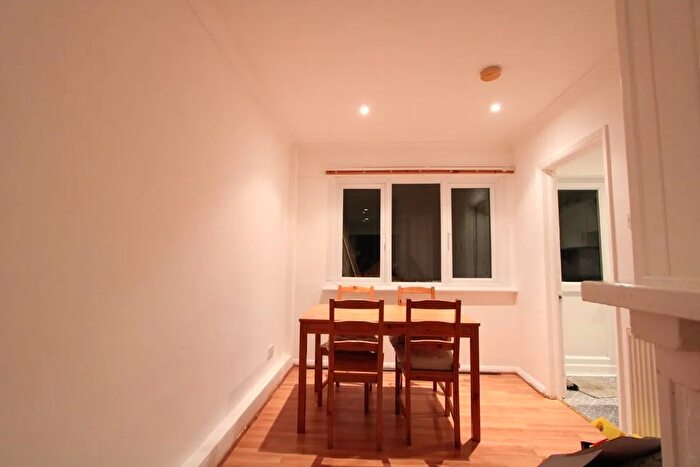2 Bedroom Flat To Rent In Langley Park Road, Sutton, SM2