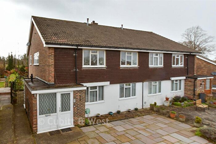 2 Bedroom Maisonette For Sale In Castleton Close, Banstead, Surrey, SM7
