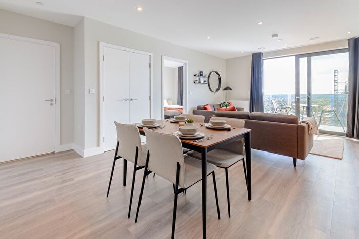 3 Bedroom Flat To Rent In Lionel Road South, Brentford, TW8