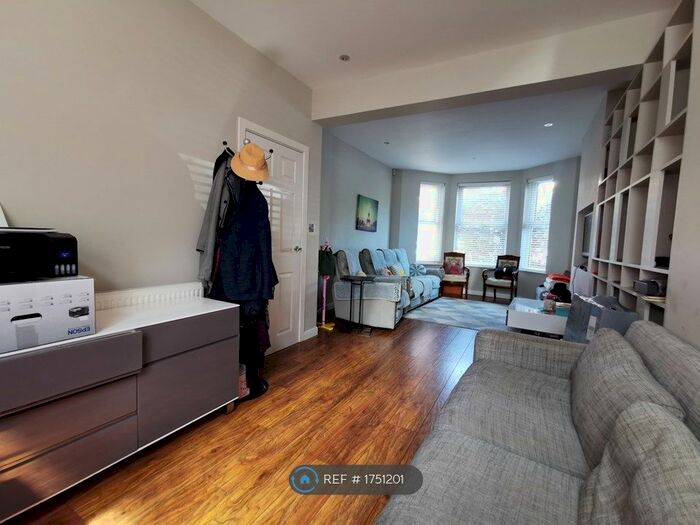 5 Bedroom Terraced House To Rent In Dale Grove, London, N12