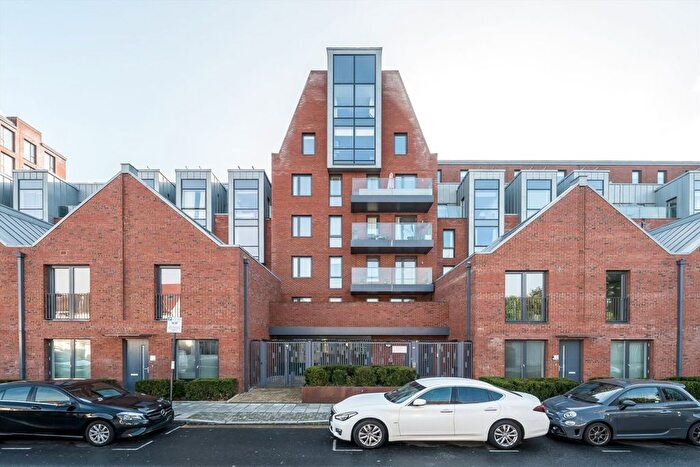 2 Bedroom Flat To Rent In Gaumont Place, Streatham Hill, SW2