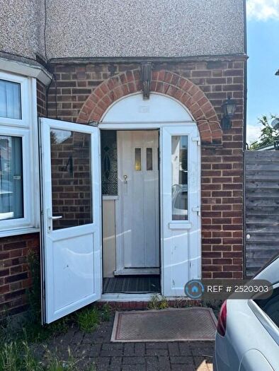 3 Bedroom End Of Terrace House To Rent In Brian Road, Romford, RM6