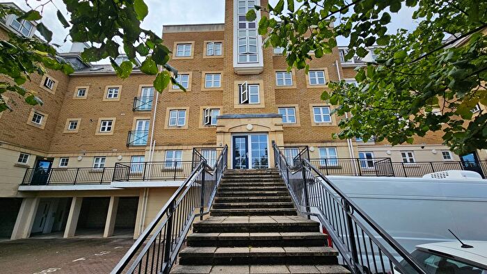 2 Bedroom Flat To Rent In Sandpiper Close, Greenhithe, DA9