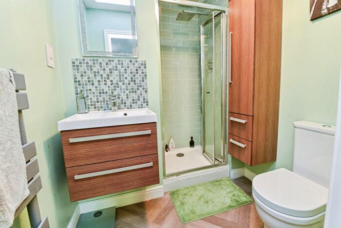 5 Bedroom End Of Terrace House For Sale In Middlefield Road, Chippenham, SN14