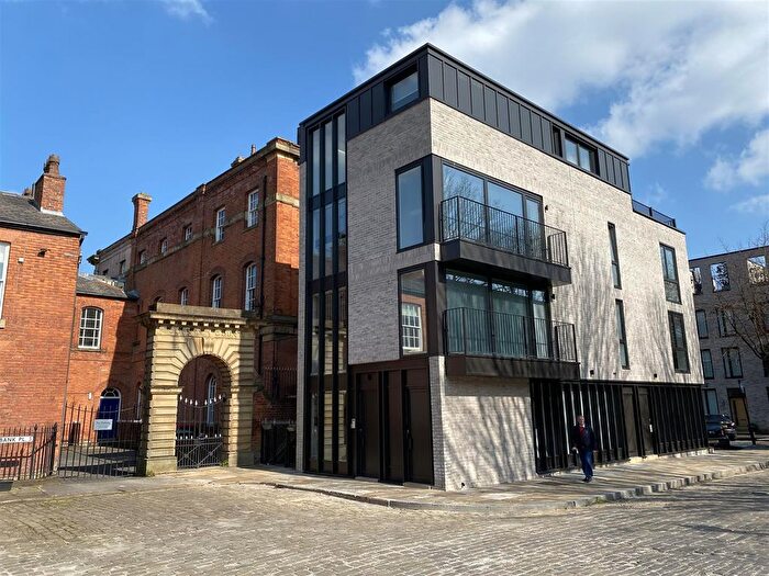 2 Bedroom Flat To Rent In Bank Place, Salford, M3
