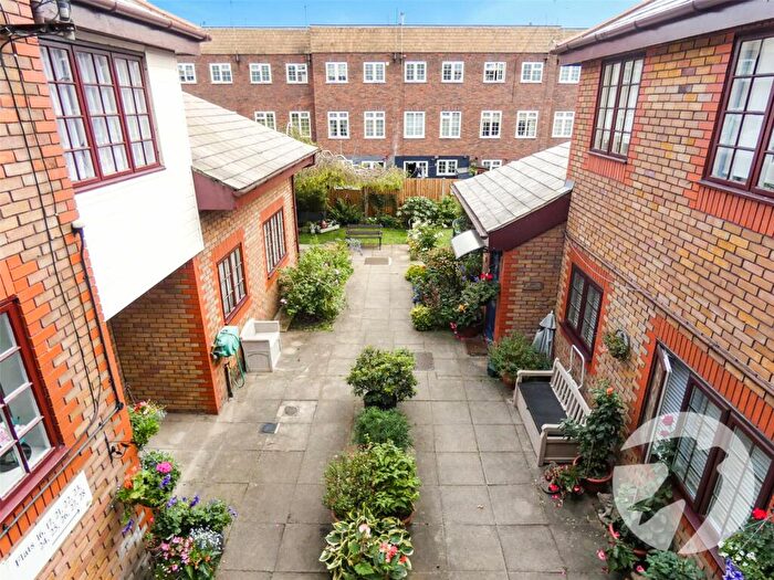 2 Bedroom Flat For Sale In Footscray Road, London, SE9