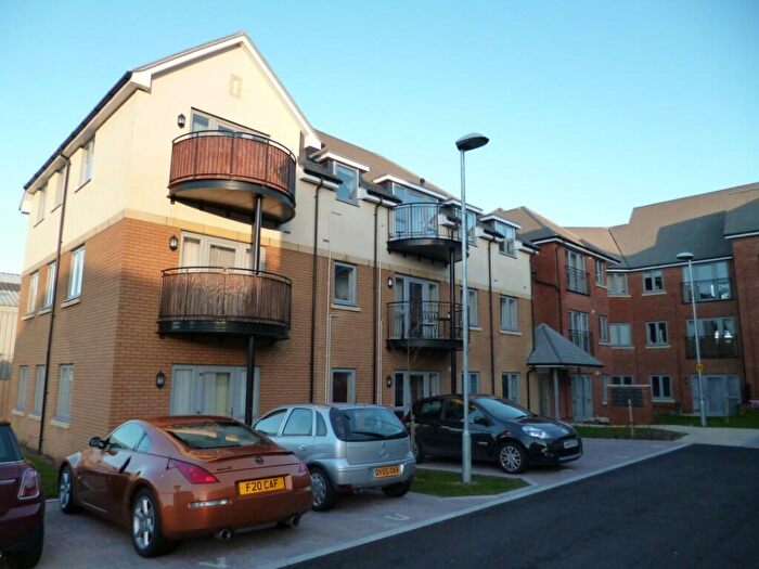 2 Bedroom Flat To Rent In Flitches Grove, Andover, Hampshire, SP10