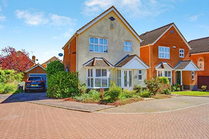 3 Bedroom Detached House For Sale In Broadacres, Luton, LU2