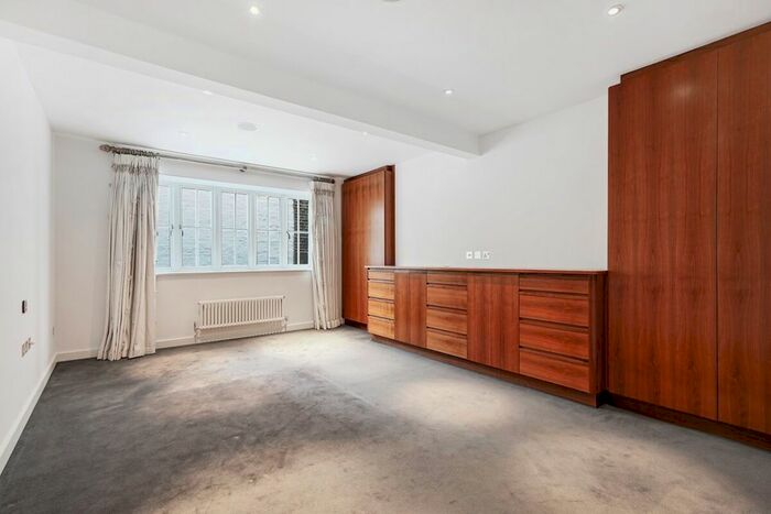 5 Bedroom Flat To Rent In Palace Street, London, SW1E