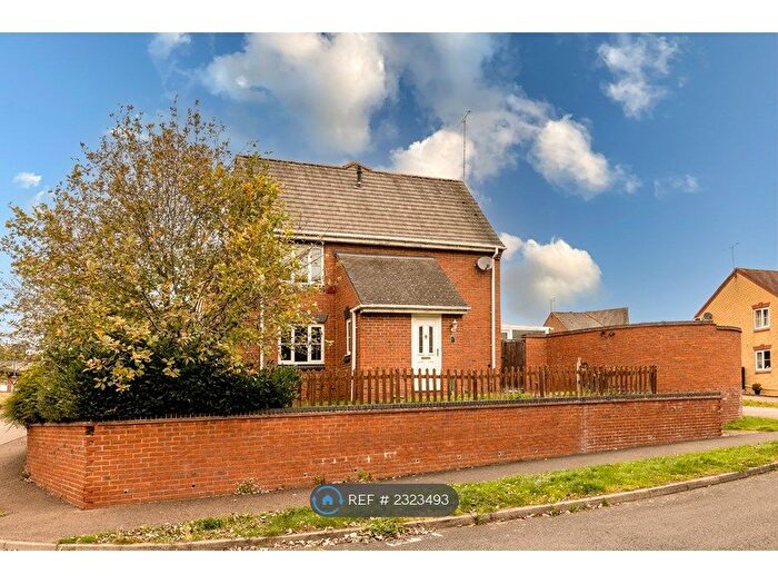 3 Bedroom Semi-Detached House To Rent In Pound Way, Southam, CV47