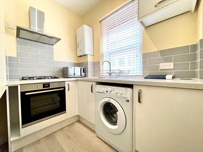 1 Bedroom Property To Rent In Alumhurst Road, Bournemouth, BH4