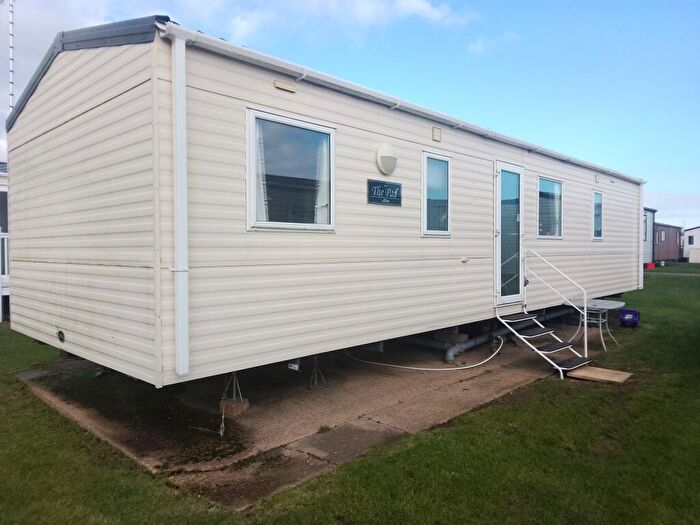 3 Bedroom Caravan For Sale In Lowesoft, Suffolk, NR32