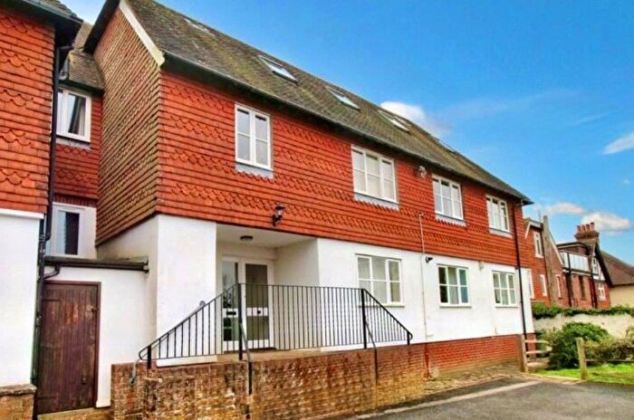 2 Bedroom Flat To Rent In Stone Cross, Mayfield, TN20