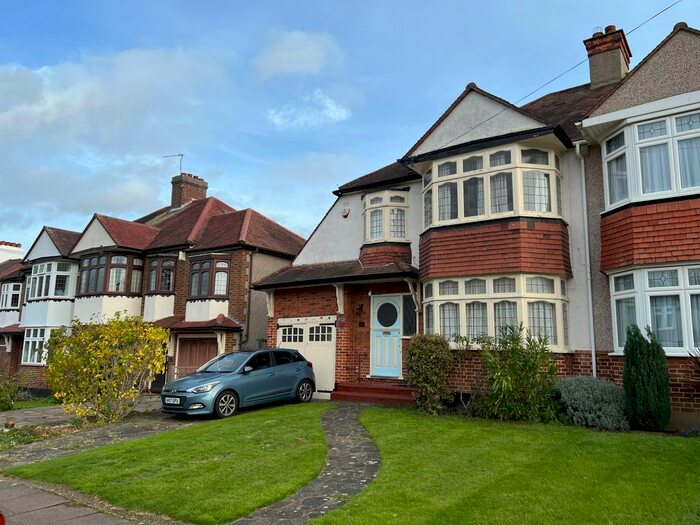 3 Bedroom Semi-Detached House To Rent In The Knoll, Bromley, BR2