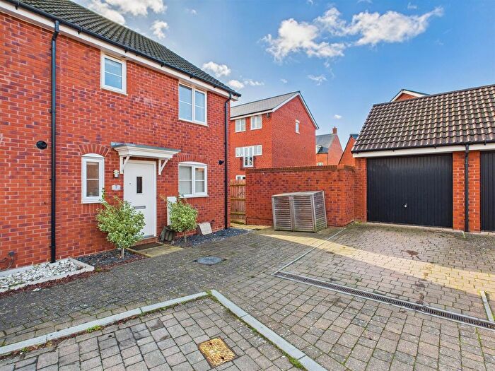 3 Bedroom End Terrace House For Sale In Hawthorne Close, Brockworth, Gloucester, GL3