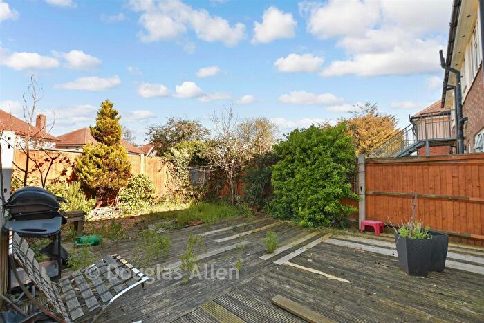 2 Bedroom Flat For Sale In Tollgate Road, London, E16