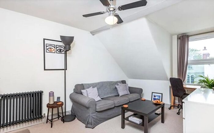1 Bedroom Flat To Rent In Merton Road, London, SW18