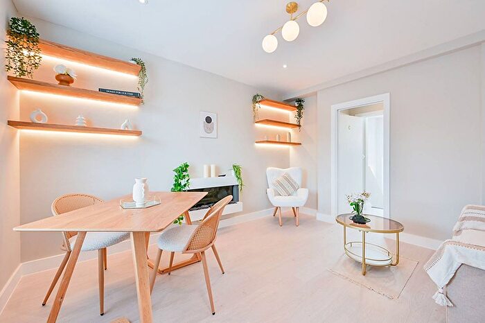 1 Bedroom Flat For Sale In Hetley Road, Shepherd's Bush, London, W12