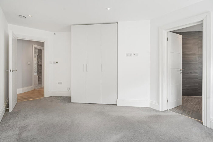 2 Bedroom Apartment To Rent In Bell Lane, Brookmans Park, AL9