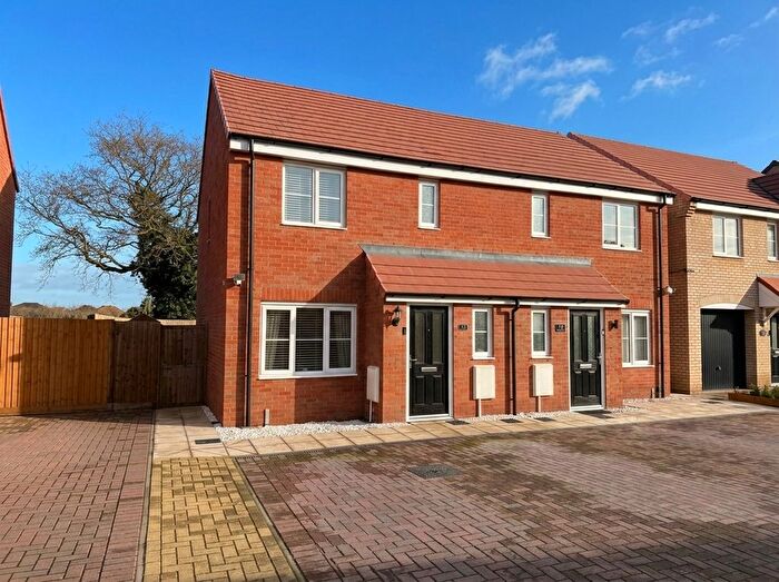 3 Bedroom Semi Detached House For Sale In Bellamy Drive, Bradwell, Great Yarmouth, NR31