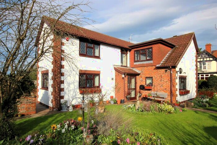 4 Bedroom Detached House For Sale In Beverley Road, Dunswell, Hull, HU6