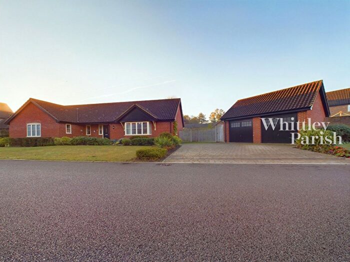 4 Bedroom Bungalow For Sale In Hunts Mead, Forncett St. Peter, Norwich, NR16