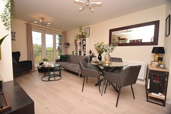 2 Bedroom Flat To Rent In Parkhouse Court, Hatfield, AL10