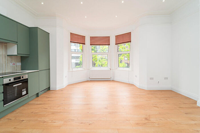 2 Bedroom Flat To Rent In Avenue Road, Highgate, London, N6