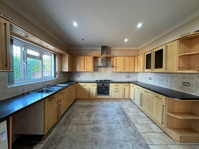 5 Bedroom Semi-Detached House To Rent In Sherborne Avenue, Southall, UB2