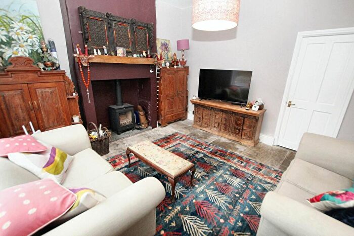 3 Bedroom End Of Terrace House For Sale In Knowlwood Road, Todmorden, OL14