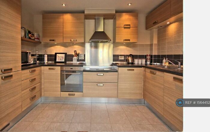 2 Bedroom Flat To Rent In Metro Apartments, Woking, GU21